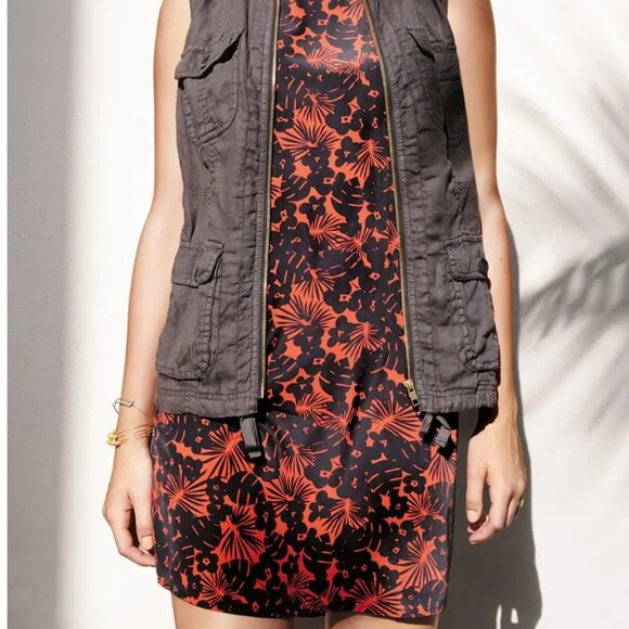 Caslon Floral Sleeveless Shift Dress - Picture 15 of 16